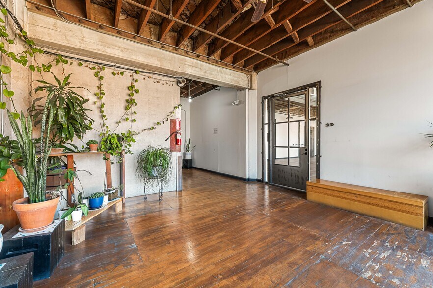 More Photos Of 932 Wilson St, Los Angeles Loft Creative Space For Lease