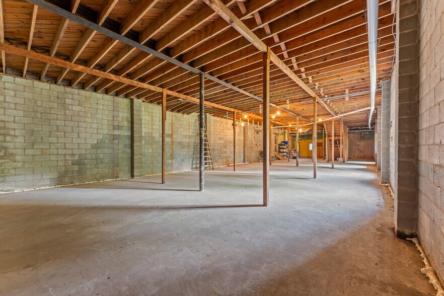 More Photos Of 410 Dinah Shore Blvd, Winchester Office Residential For Sale