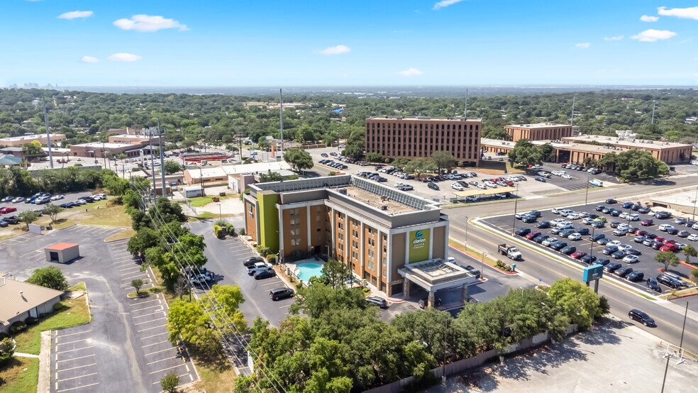 More Photos Of 4803 Manitou Dr, San Antonio Hotel For Sale