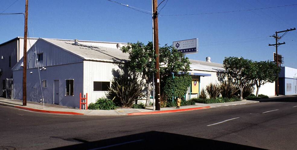 More Photos Of 3280 Kurtz St, San Diego Warehouse For Lease