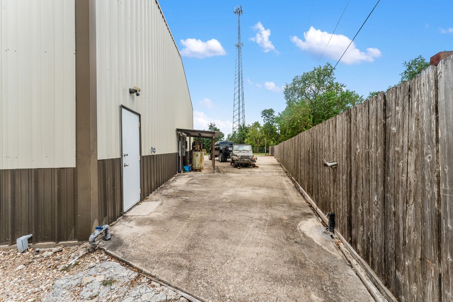 More Photos Of 6927 Highway 36 S, Rosenberg Office For Lease