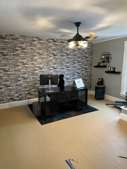 More Photos Of 306 N Main St, Clover Freestanding For Sale