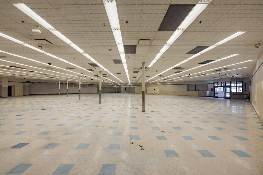 More Photos Of 5575 Wilshire Blvd, Los Angeles Freestanding For Lease