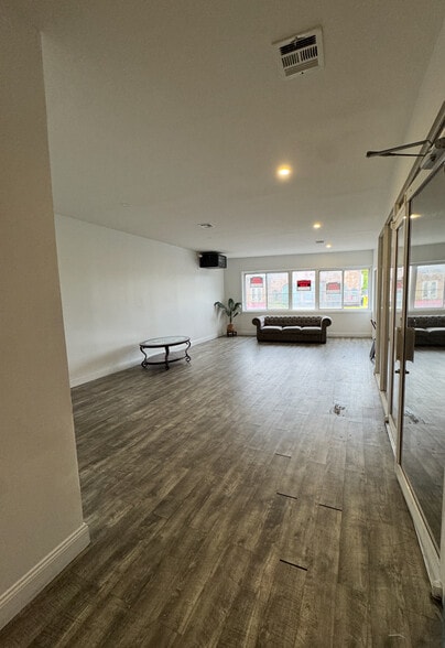 More Photos Of 124-13 Liberty Ave, South Richmond Hill Storefront Retail Office For Lease