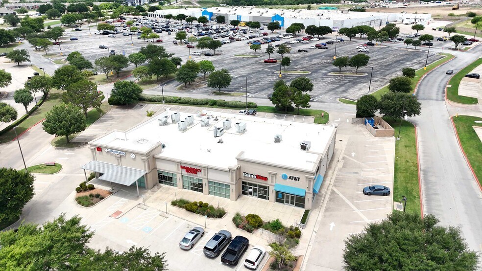 More Photos Of 5900 S Hulen St, Fort Worth Freestanding For Lease