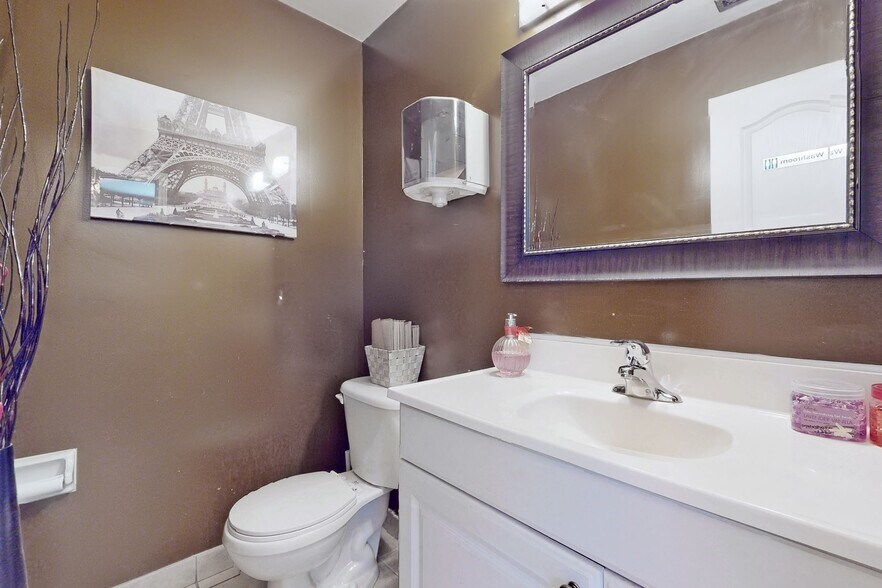 More Photos Of 4801 Keele St, Toronto Warehouse For Sale