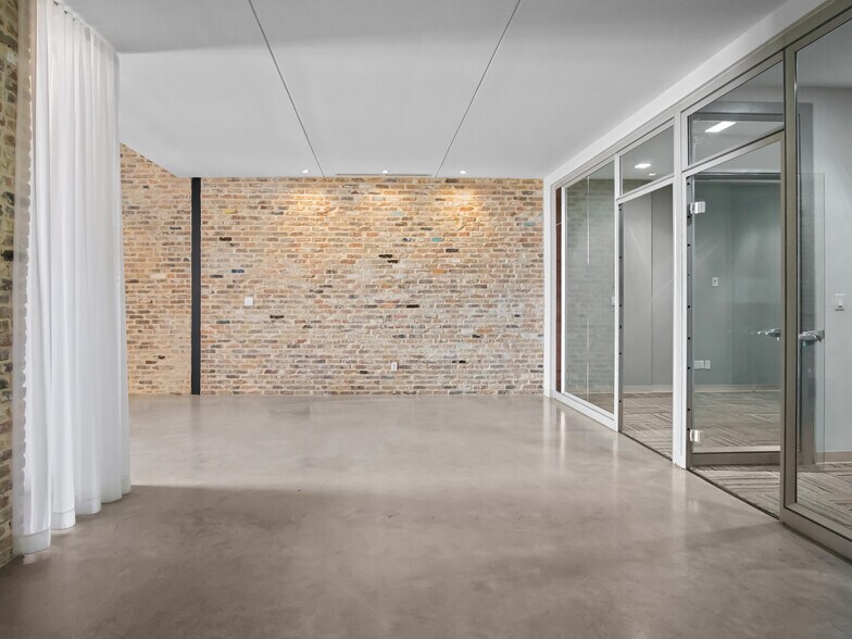 More Photos Of 7010 Rocio Dr, Laredo Freestanding For Lease