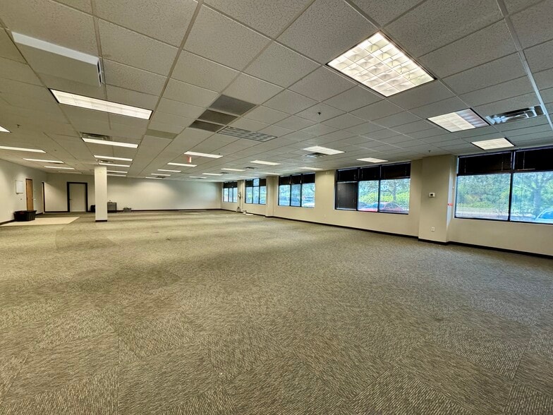 More Photos Of 2900-2928 S Falkenburg Rd, Riverview Light Distribution For Lease