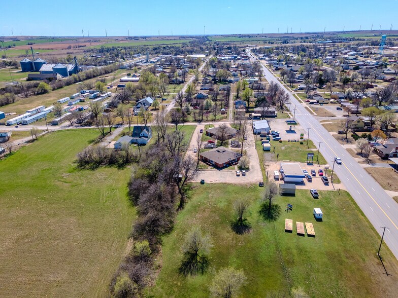 More Photos Of 210 NW North St, Minco Apartments For Sale