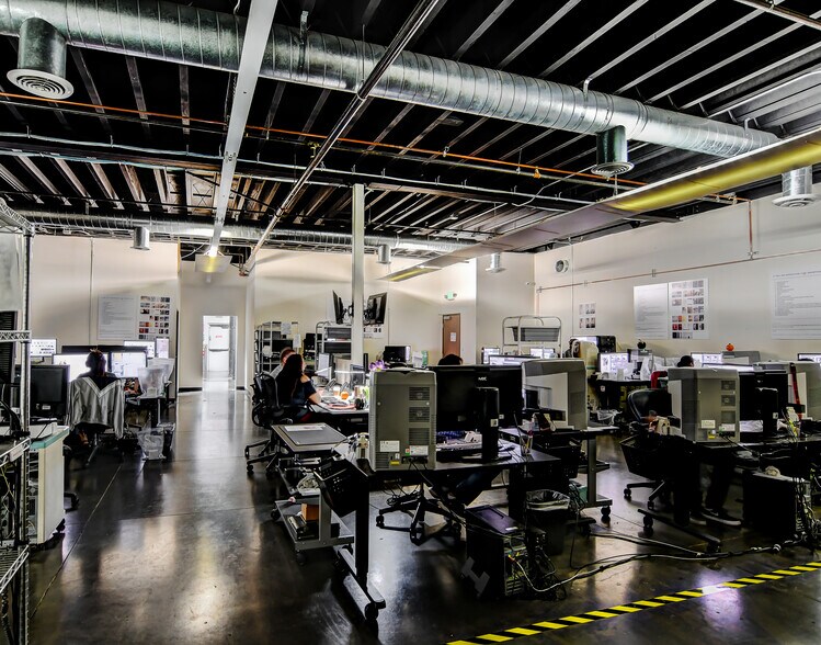 More Photos Of 28022 Industry Dr, Valencia Warehouse For Lease