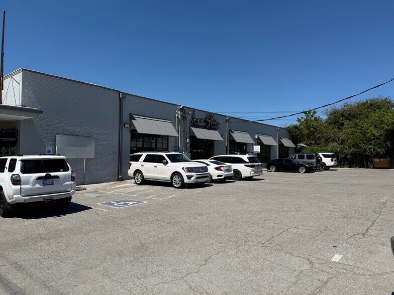 More Photos Of 1335 E 11th St, Tulsa Freestanding For Lease