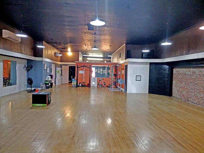 More Photos Of 126 E Main St, West Frankfort Restaurant For Sale