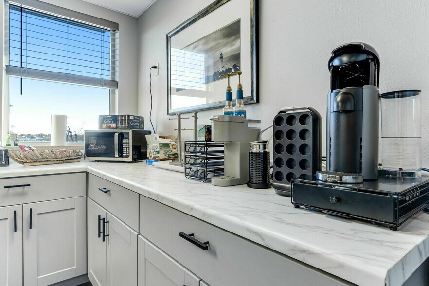 More Photos Of 2140 S Holly St, Denver Office For Lease