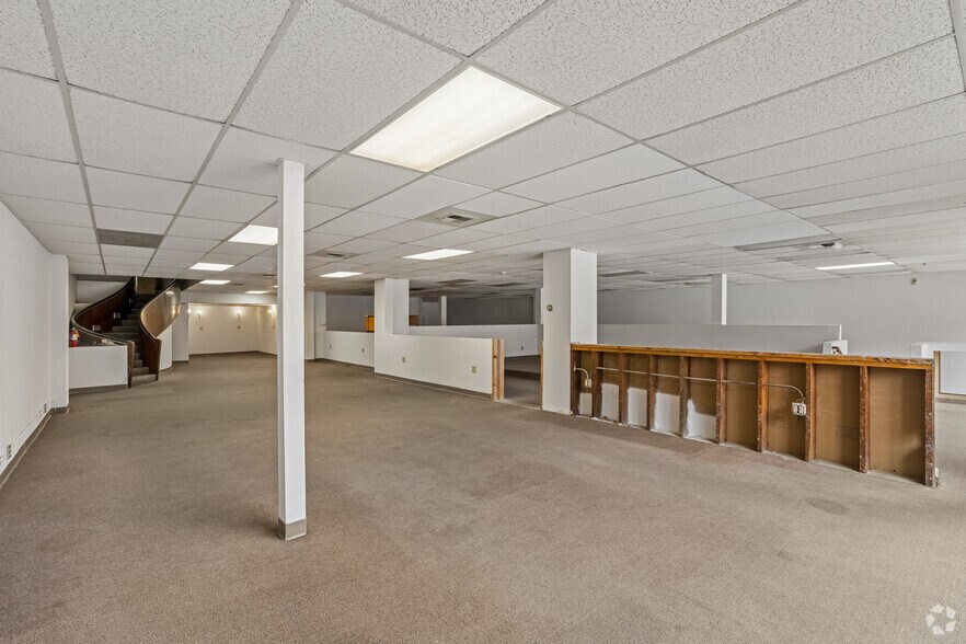 More Photos Of 523-533 4th St, Bremerton Storefront For Lease