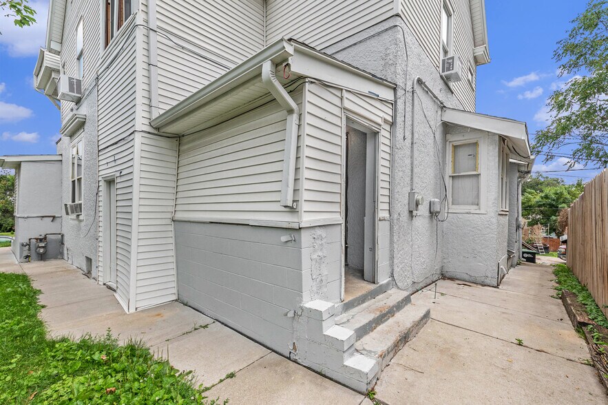 More Photos Of 2501 Poppleton Ave, Omaha Apartments For Sale