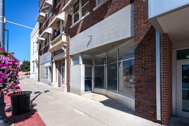 More Photos Of 226 W Central Ave, El Dorado Office Residential For Sale