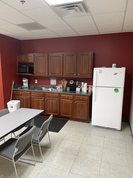 More Photos Of 119 Fairfield Ave, Bellevue Office For Lease