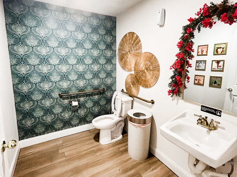 More Photos Of 3006 34th St, Lubbock Restaurant For Sale