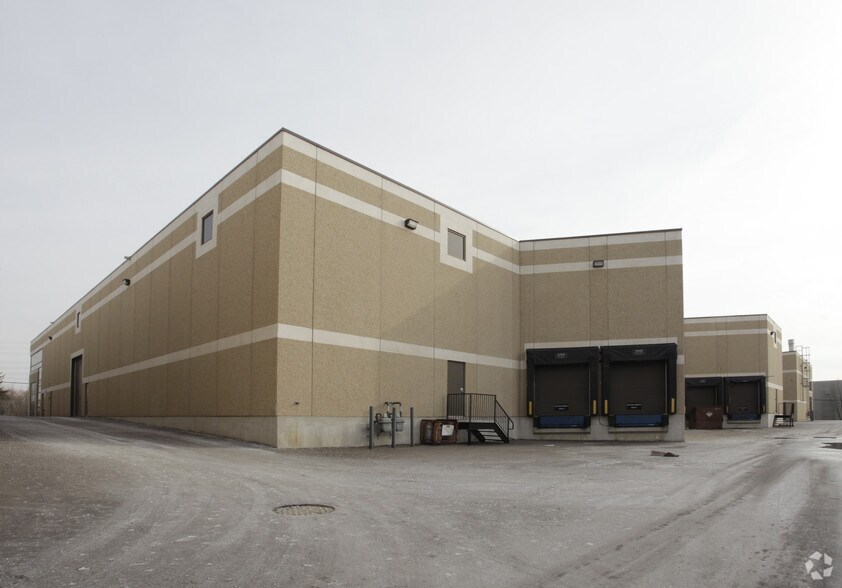 More Photos Of 9000 Keele St, Concord Warehouse For Lease