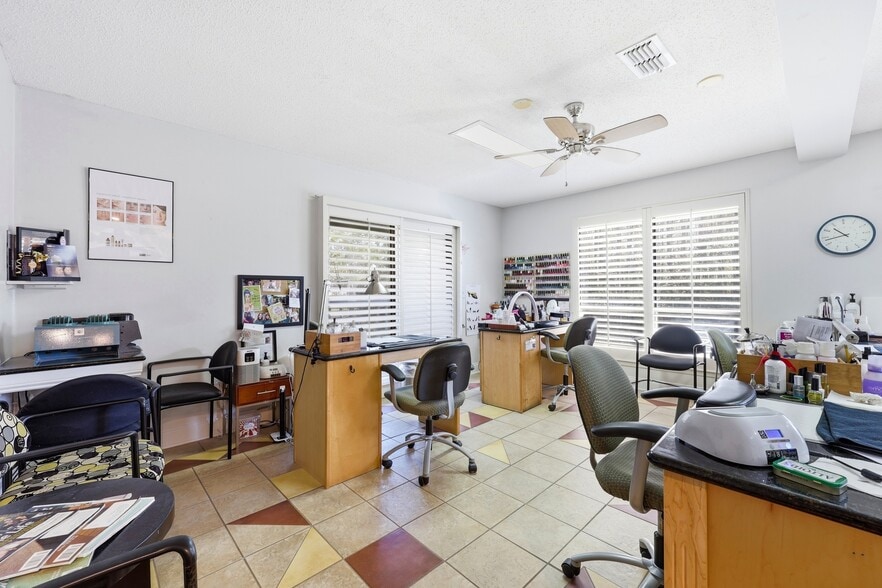 More Photos Of 3683 Crown Point Rd, Jacksonville Storefront Retail Office For Sale