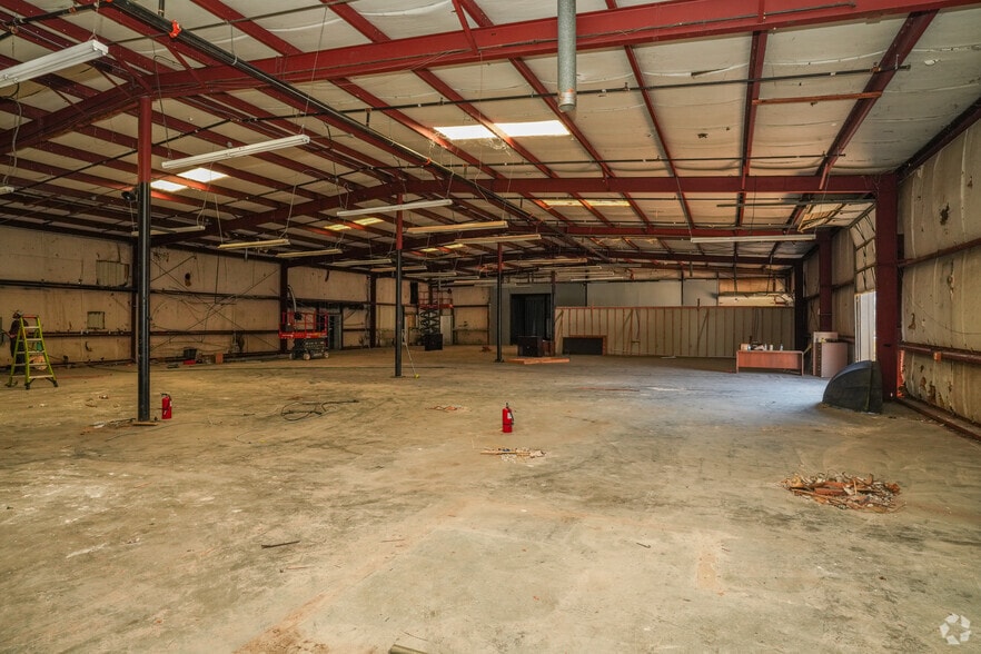 More Photos Of 216 Industrial Dr, Ridgeland Warehouse For Sale