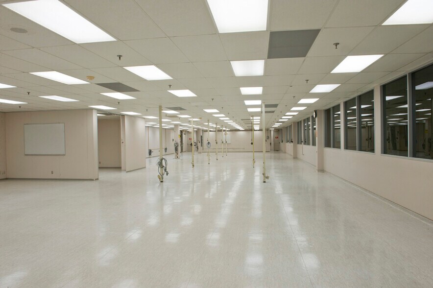 More Photos Of 4005 Technology Dr, Angleton Office For Lease