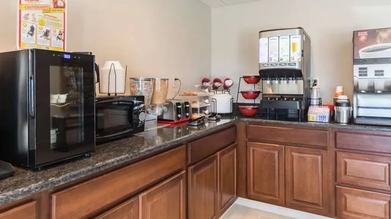 More Photos Of 495 Eisenhower Blvd, Harrisburg Hotel For Sale