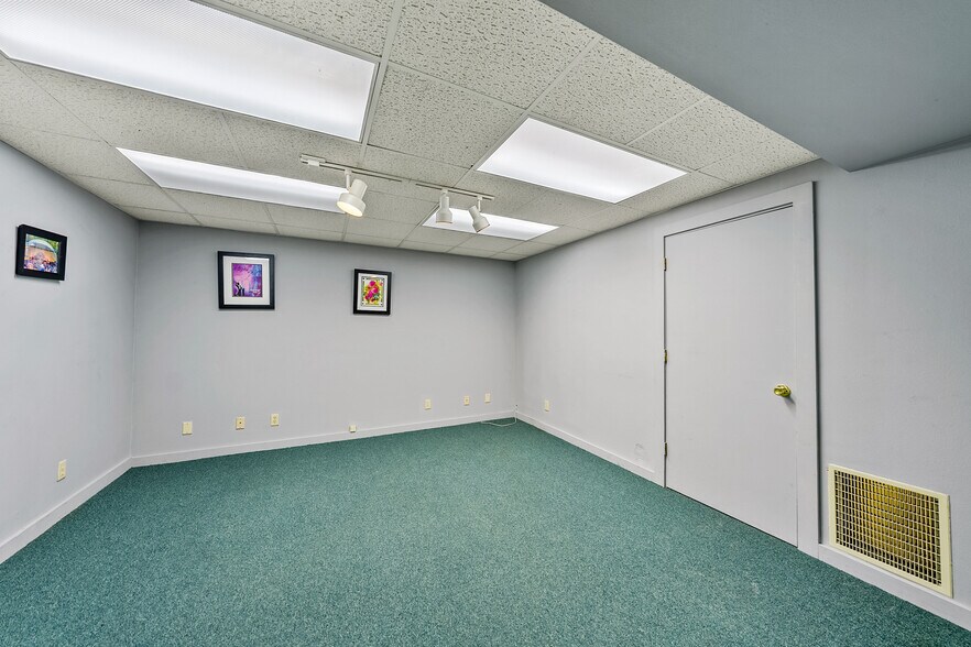 More Photos Of 655 W Umpqua St, Roseburg Radio TVTransmission Facilities For Sale