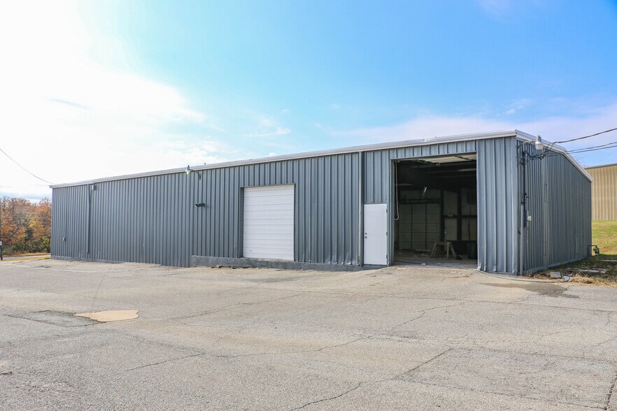 More Photos Of 401 W Coffin St, Denison Industrial For Sale