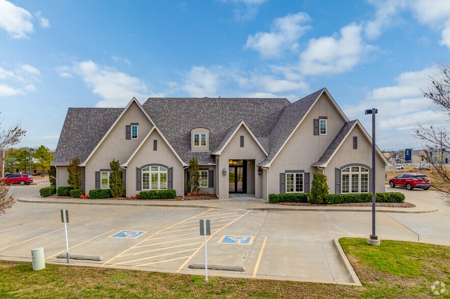 More Photos Of 12133 S Yukon Ave, Glenpool Office For Sale