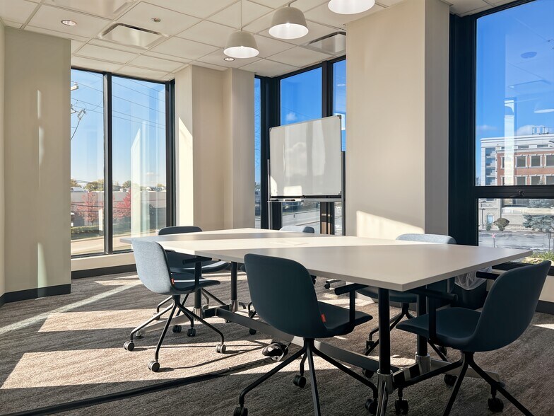Primary Photo Of 17W240 22nd St, Oakbrook Terrace Coworking Space