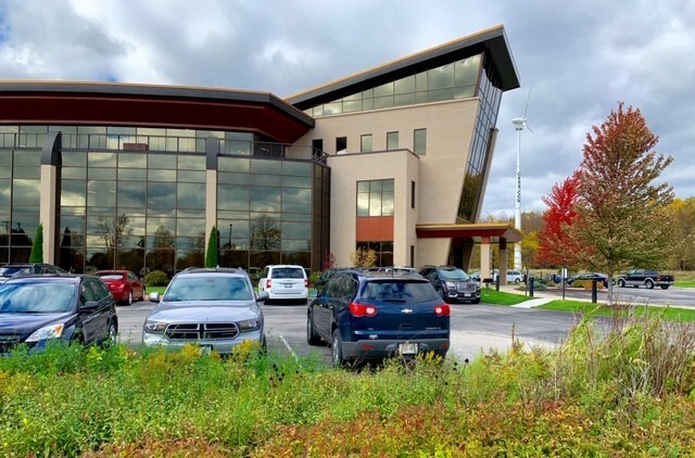 More Photos Of 2210 Woodland Dr, Manitowoc Office For Lease