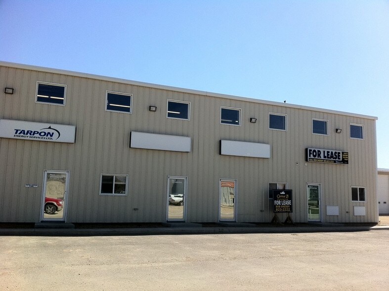 More Photos Of 560 Premier Rd, Drumheller Warehouse For Lease