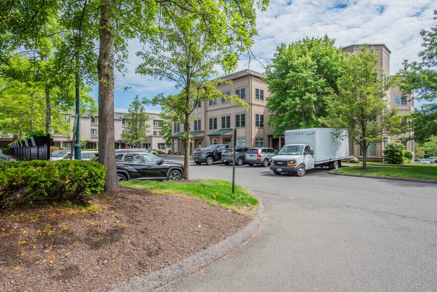 More Photos Of 464 Heritage Rd, Southbury Medical For Lease