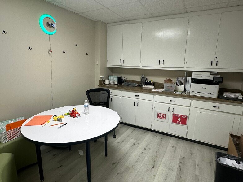 More Photos Of 1401 Applewood Dr, Dalton Medical For Lease