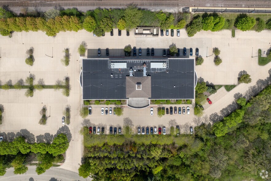 More Photos Of 265 Exchange Dr, Crystal Lake Office For Sale