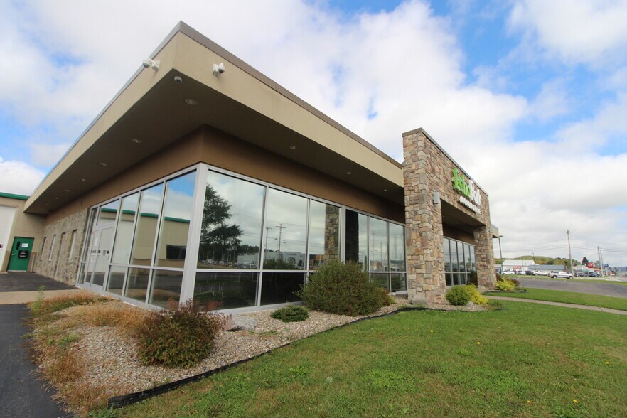 More Photos Of 3861-3870 West Rd, Cortland Auto Dealership For Sale