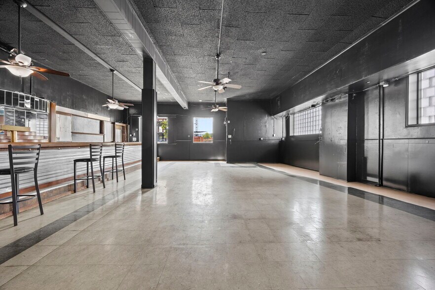 More Photos Of 1533 University Ave W, Saint Paul General Retail For Sale