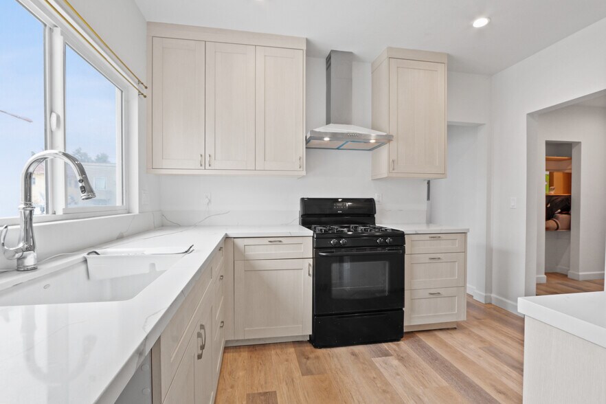 More Photos Of 128 S Edgemont St, Los Angeles Apartments For Sale