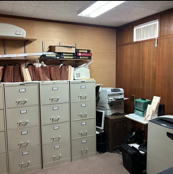 More Photos Of 8 Manor Rd, Smithtown Office For Sale