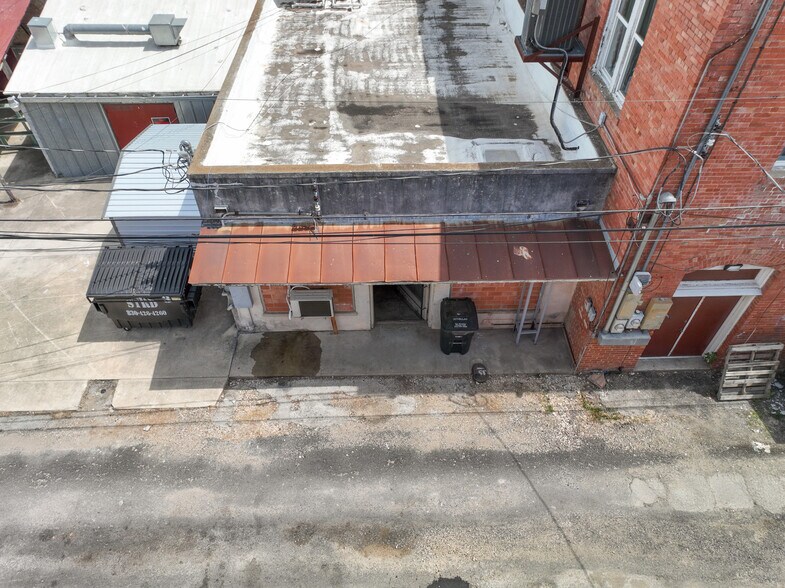 More Photos Of 1118 18th St, Hondo Storefront For Sale