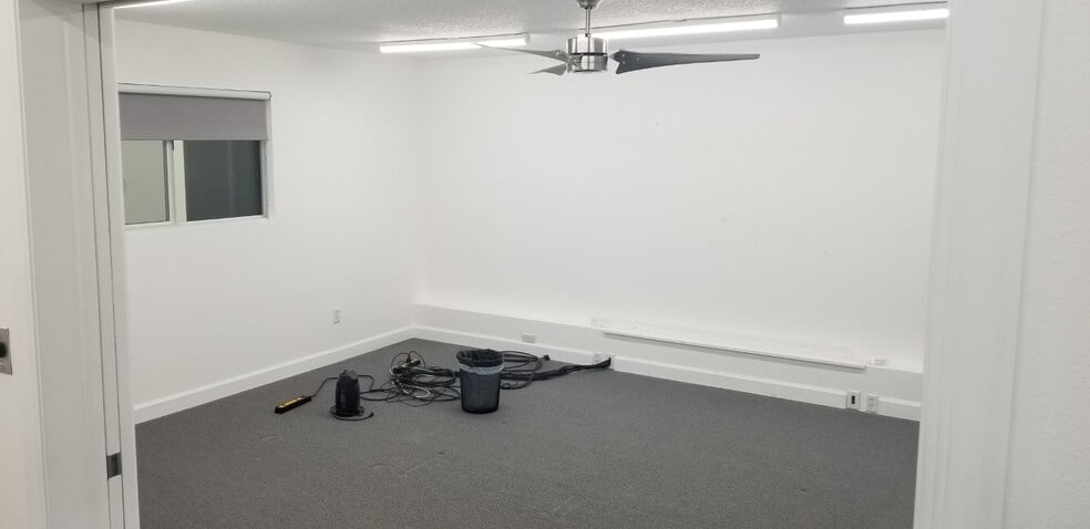 More Photos Of 174 Semoran Commerce Pl, Apopka Light Distribution For Lease