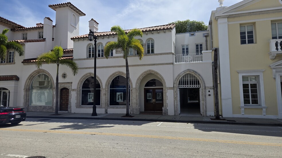 More Photos Of 239 S County Rd, Palm Beach Office For Lease