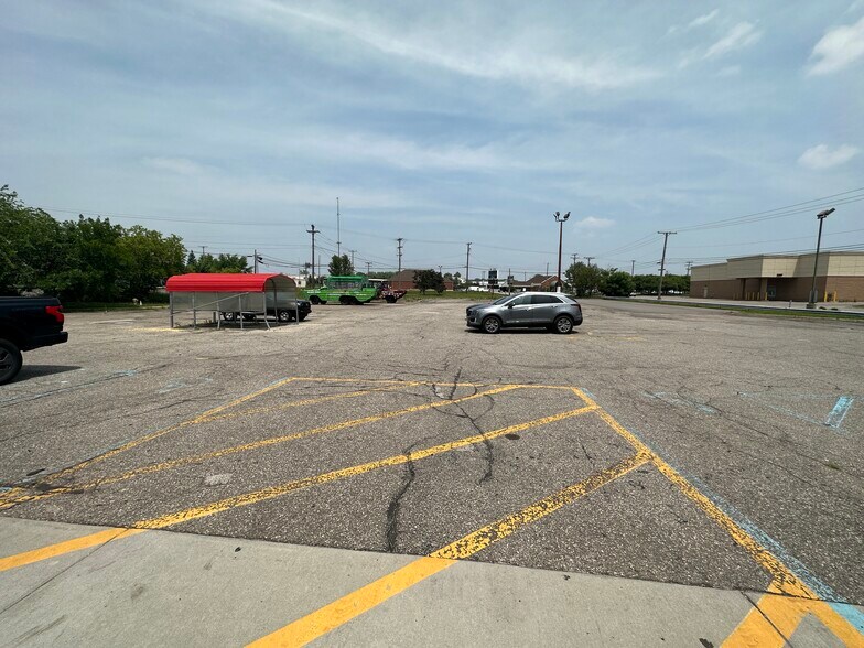 More Photos Of 19100 15 Mile Rd, Clinton Township Storefront For Sale