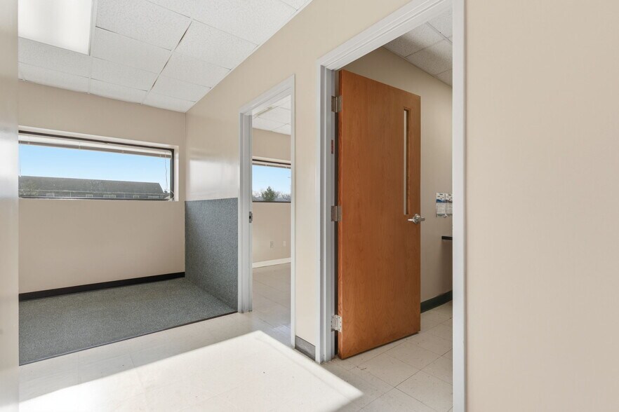 More Photos Of 1612 N Osteopathy, Kirksville Office For Sale