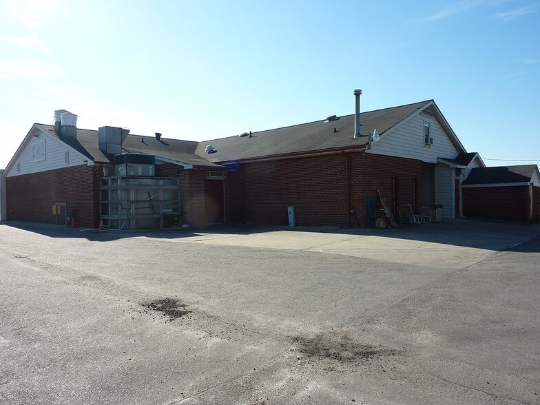 More Photos Of 202 West Blvd, Williamston Restaurant For Sale