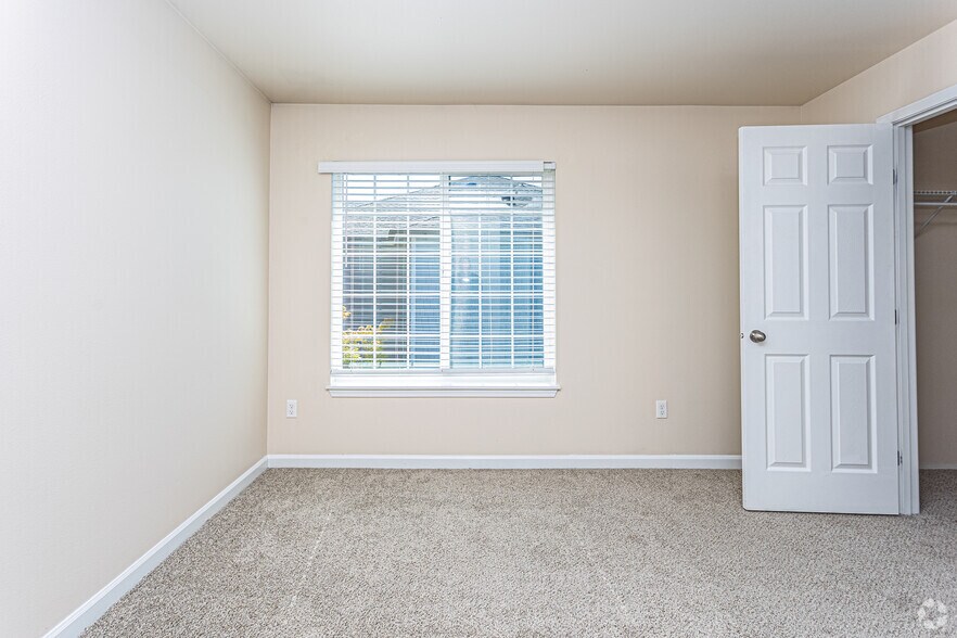 More Photos Of 1430 Wilmington Dr, Dupont Apartments For Lease