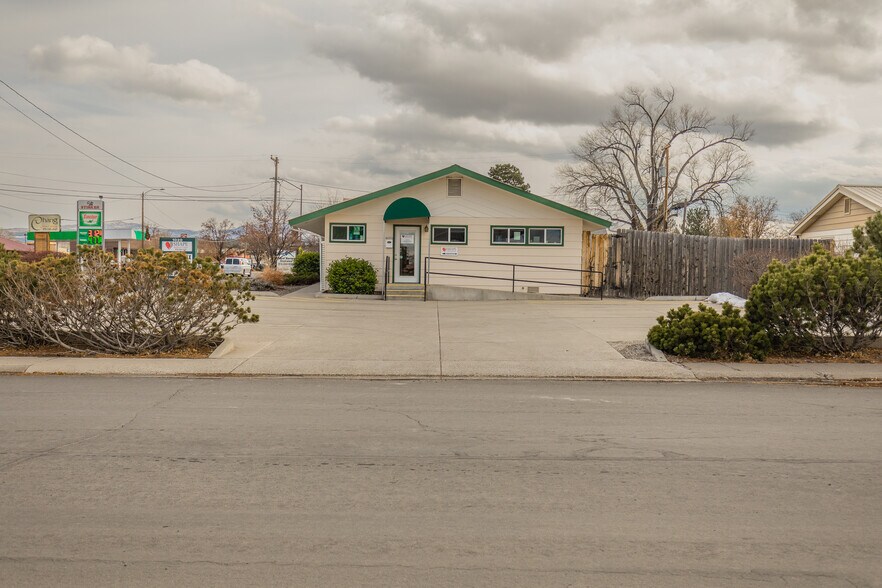 More Photos Of 1020 S Townsend Ave, Montrose Storefront Retail Office For Sale