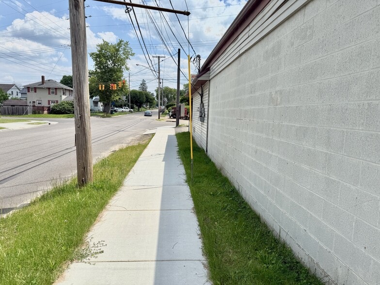 More Photos Of 209 17th St SW, Massillon General Retail For Sale