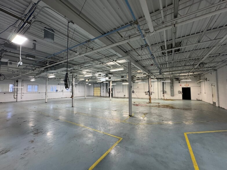 More Photos Of 217 River Ave, Patchogue Warehouse For Lease